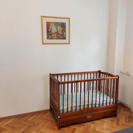 Appartamento L&C- Location And Comfort In 2 Bdr Sofia Esterno foto