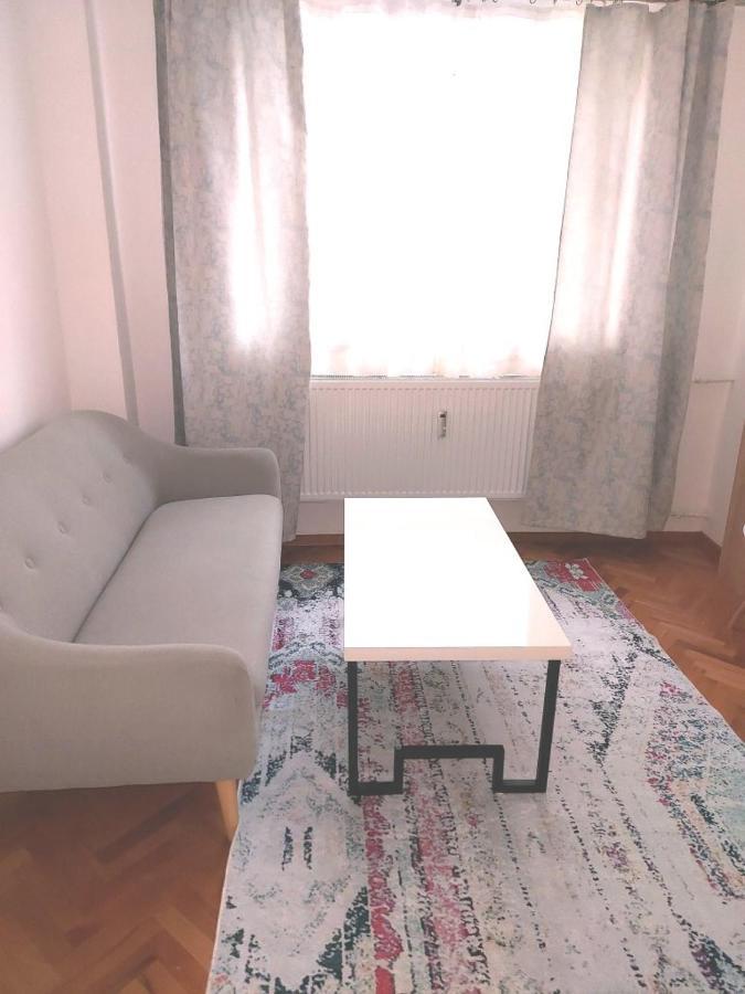 Appartamento L&C- Location And Comfort In 2 Bdr Sofia Esterno foto