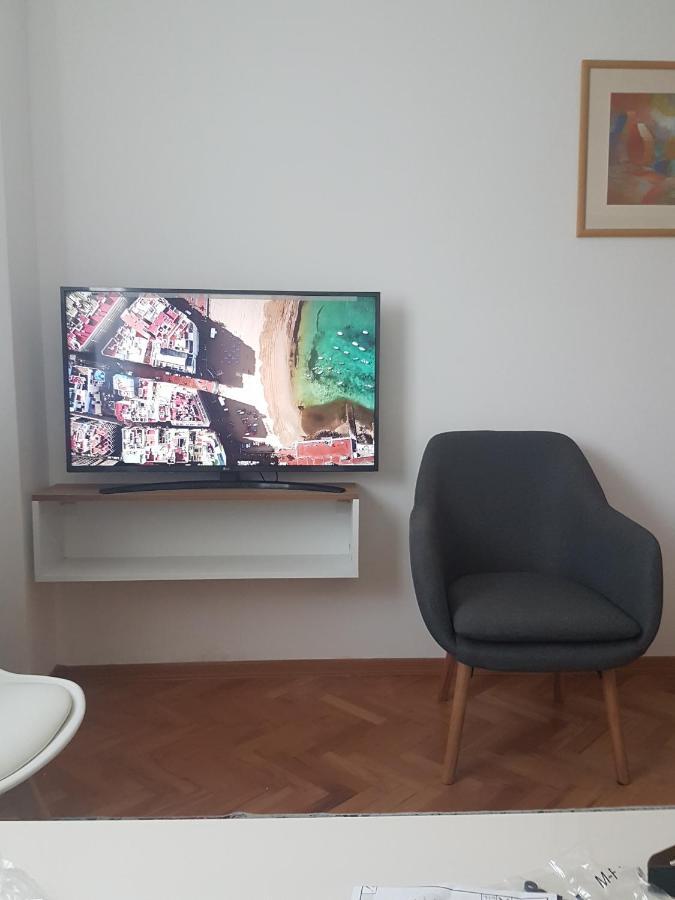 Appartamento L&C- Location And Comfort In 2 Bdr Sofia Esterno foto